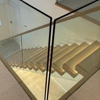 Escalier flottant en spirale sur mesure, marches en bois massif, balustrade en verre sans cadre, main courante en bois, éclairage LED intégré