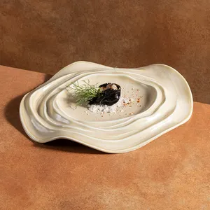 Современная посуда для художественной кухни, для ресторана, свадьбы, серого цвета, с желтым неправильным ободом, фарфоровая посуда, керамическая овальная тарелка, поднос
