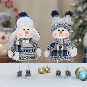 LINGKAI Poupée de Noël en peluche bonhomme de neige à jambes rétractables, motif écossais bleu, faite à la main, écologique, décoration moderne pour table de Noël et maison - Product Image 3