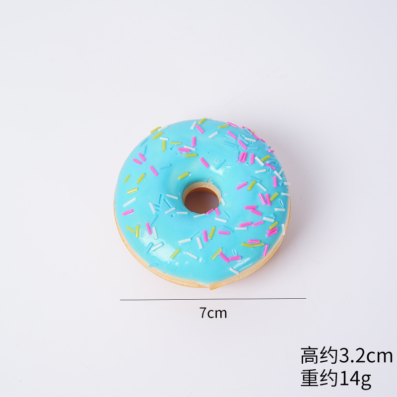 Aimant de réfrigérateur donut en épingle à sucre bleu avec dos aimanté
