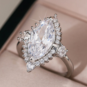 Anello di Proposta Marquise per Donne, Gioiello da Dito Futuristico e Minimalista alla Moda - Product Image 5