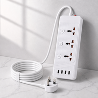 Multiprise universelle multi-types à 3 prises en ABS pour usage hospitalier avec protection contre les surcharges et ports USB