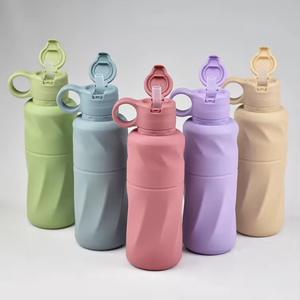 Bouteille d'eau sport en silicone écologique sans BPA, personnalisable, pour enfants, anti-fuite, 600 ml, avec bouchon à paille rabattable, compatible lave-vaisselle, qualité alimentaire - Product Image 1