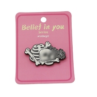 Wsnbwye metal pin libro esmalte broche mal personalizado 3D metal en relieve metal etiqueta PIN