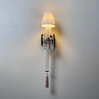 Applique murale de luxe légère à la française, en fer électroplaqué avec abat-jour en tissu et pampilles en cristal, blanc/rouge au choix pour chambre, salon, villa