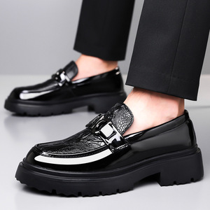 Zapatos de Hombre con Cordones de Cuero Charol, Estilo Casual, Color Negro Sólido, Hechos en Wenzhou - Product Image 4