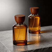 Vente en gros de flacons de parfum uniques, simples, à paroi épaisse, en verre ambré transparent avec couvercles en bois naturel, 50 ml, 100 ml, pour les marques de parfums personnalisées