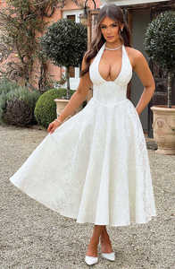 Abito da Sera Elegante Midi Lungo da Donna di Alta Qualità in Jacquard Bianco con Corsetto, Allacciatura al Collo a V, Schiena Scoperta, Senza Maniche e Allacciatura Posteriore - Product Image 2