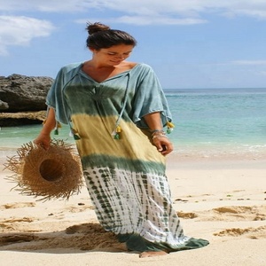 Robe longue bohème en mousseline tie-dye à séchage rapide avec pompons, coupe ample, col en V, sans manches, pour femme, idéale pour la plage en été - Product Image 1