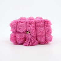 Pochette matelassée en fausse fourrure élégante et mignonne pour filles avec logo personnalisé, rose bonbon, motif nuages, durable, portable, grande trousse de toilette, nécessaire