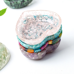 Sculpture en résine OEM en forme de cœur avec copeaux de cristal – Pièce décorative artistique à polymérisation à chaud pour la maison et les fêtes - Product Image 3