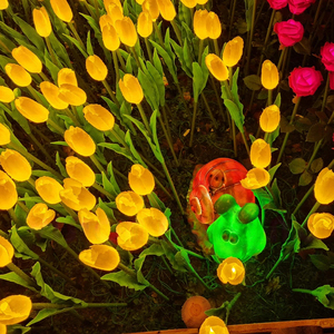 Fiori Artificiali LED Solari DC12V, Luci a Forma <span class=keywords><strong>di</strong></span> Tulipano 65cm, Picchetto da Giardino in PU ABS, Tulipani LED - Product Image 5