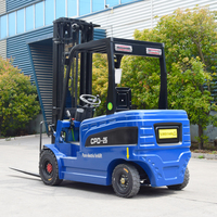 Elektrikli Forkliftler, 2 ton, 3 ton, 3,5 ton ve 4 ton modelleri dahil, sırası sıra olarak 3m, 4m, 5m ve 6m kaldırma yükseklikleriyle.