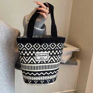 Sac en toile de grande capacité pour femmes Sac seau artistique de style <span class=keywords><strong>ethnique</strong></span> Sac à main ouvert en polyester imprimé <span class=keywords><strong>Panier</strong></span> à légumes <span class=keywords><strong>Panier</strong></span> - Product Image 2