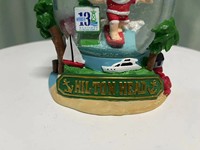 Thème de noël 3d personnalisé surf Santa sculpture statue dessin animé figurine résine artisanat boule à neige vacances art affichage cadeaux souvenir