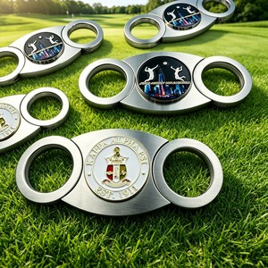Couteau à cigares de luxe en acier inoxydable Damas avec coupe-cigares à ciseaux à arrêt de sécurité, ouvre-bouteille, marqueur de balle de golf en V, et coffret cadeau - Product Image 3