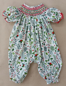 Collection de Noël pour enfants Preppy Holly Berry Smocked, ensemble festif brodé à la main pour les petites filles - Product Image 3