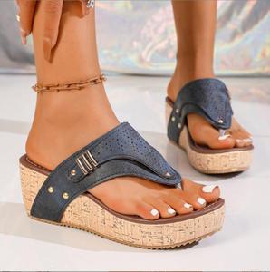 Sandalias de cuña ligeras para mujer, con clip en el dedo, antideslizantes, informales, para la playa. - Product Image 1