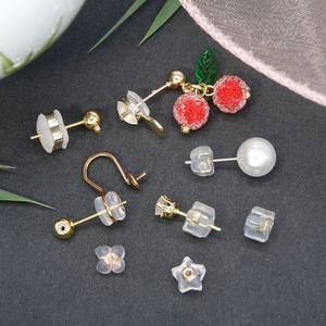 Tapones de silicona transparentes con adornos dorados, accesorios para pendientes, piezas de joyería unisex de latón con forma de corazón para pendientes - Product Image 3