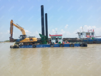 Fabricant de pontons de soutien pour dragues, plateformes de travail flottantes et de coques de barges