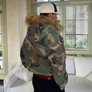 In magazzino pronto per la spedizione Streetwear ODM In bianco Vintage lavato reversibile mimetico Bomber corto In pelliccia sintetica per gli uomini - Product Image 3