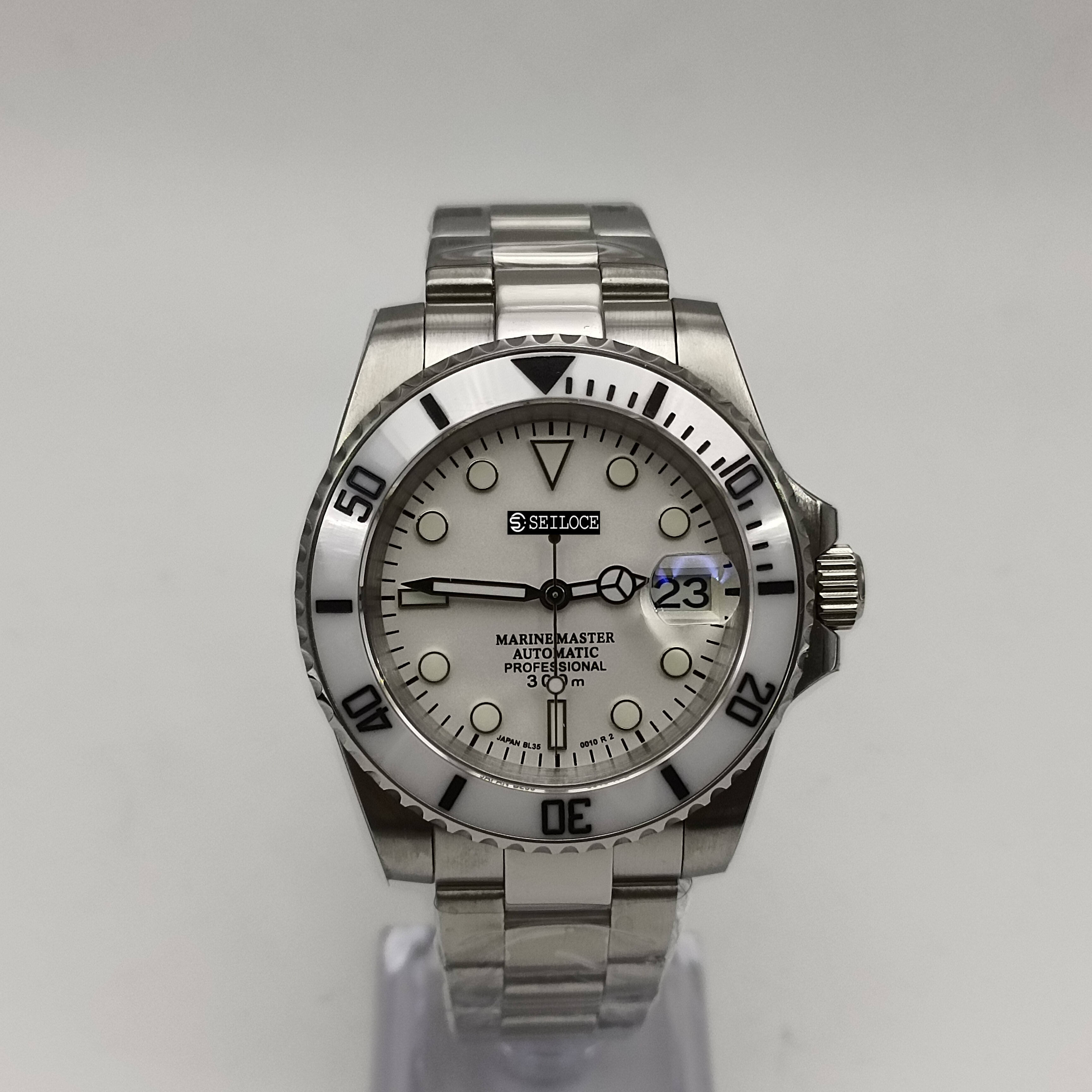 Boîtier argenté + cadran blanc