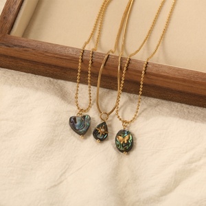 Collier Pendentif Carré en Acier Inoxydable Plaqué Or 18 carats avec Lettre, Papillon, Zircon, Étoile et Coquille d'Abalone – Bijoux de Mode de Haute Qualité - Product Image 3