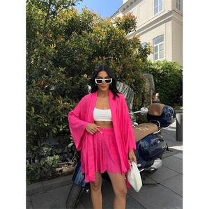 Conjunto Deportivo Corto para Mujer Jacquard, Color Fucsia, 2 Piezas, Kimono y Pantalones Cortos por Encima de la Rodilla, Tallas XS a 2XL, MOQ 2 Piezas - Product Image 3