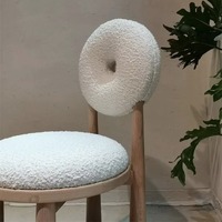 Chaise de salle à manger de style minimaliste moderne tabouret de ménage crème confortable tabouret d'habillage en bois massif de célébrité cyber salon
