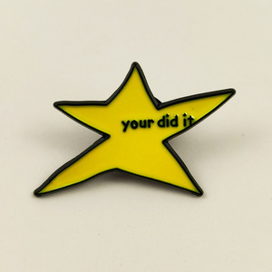 Broches en émail souple en forme d'étoile à cinq branches jaune irrégulière avec lettres anglaises 'You Did It', badges et accessoires, vente en gros - Product Image 4
