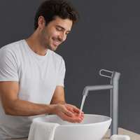 Robinet moderne minimaliste anti-éclaboussures à double poignée, montage sur plan, installation monotrou pour salles de bain d'hôtel ; Lavabo en cuivre