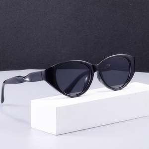 Gafas de Sol Personalizadas con Logotipo, Estilo Vintage 2025, Montura Grande para Hombre, Lentes Degradadas con Protección UV400, Patillas Retorcidas, Gafas de Sol Cat Eye para Mujer - Product Image 1