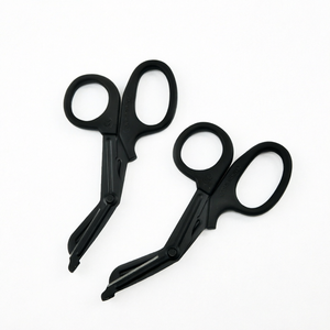 Tijeras Quirúrgicas de Acero Inoxidable Negras para Cintas Adhesivas, Uso Clínico y de Enfermería - Product Image 1