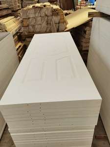 Porte de chambre intérieure moderne de bonne qualité en MDF imperméable avec apprêt blanc et de beaux motifs - Product Image 1