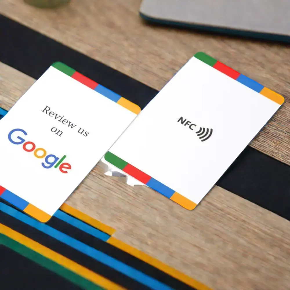 Amostra grátis personalizada de cartão NFC RFID de 13,56 MHz à prova d'água PVC e PET QR Tap para Business Ins no Facebook, TikTok e Google Review