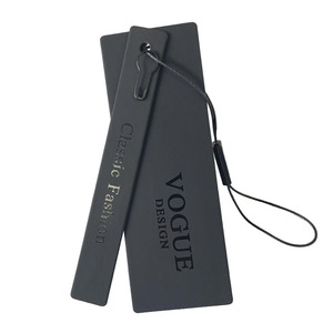 Etiquetas colgantes de plástico y papel con logotipo personalizado, ecológicas, de lujo, con bajo MOQ, para accesorios de ropa, con impresión UV en relieve - Product Image 2