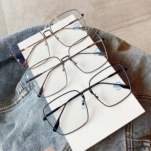 Gafas de Sol Cuadradas Grandes para Mujer Qianai, Montura Dorada, Lentes con Degradado de Aguacate a Rosa, Protección UV400 Tipo 3 - Product Image 3