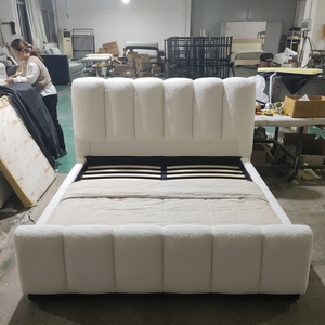 <span class=keywords><strong>Letto</strong></span> di Lusso Rivestito in Tessuto Teddy con <span class=keywords><strong>Testiera</strong></span> Curva Trapuntata Verticale / Design Arrotondato Morbido in Tessuto Sherpa Bianco Crema - Product Image 3