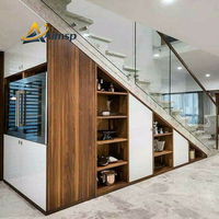 Armoires d'escalier personnalisables au design moderne, idéales pour les solutions de rangement dans les salons et les bureaux