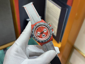 Reloj de Lujo para Hombre, Personalizado, con Movimiento 4130, Esfera de Fibra de Carbono Mecánica - Product Image 4