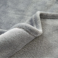Vente en gros de haute qualité Fabriqué en Chine Couvertures en molleton de corail de luxe en peluche grise multifonctionnelle Super doux Facile à ranger et à transporter