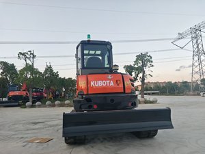 Mini excavatrice KX057-4 Kubota Offre Spéciale Original 5ton U55-4 avec de faibles heures de travail Caractéristiques Moteur et composants de base de roulement - Product Image 5