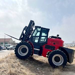 Carretilla elevadora diésel 5T de servicio pesado con protección antivuelco 4x4 Entrega rápida para uso en restaurantes en terrenos accidentados - Product Image 1