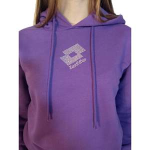 Sudadera con capucha morada para mujer Lotto, ropa deportiva - Product Image 3