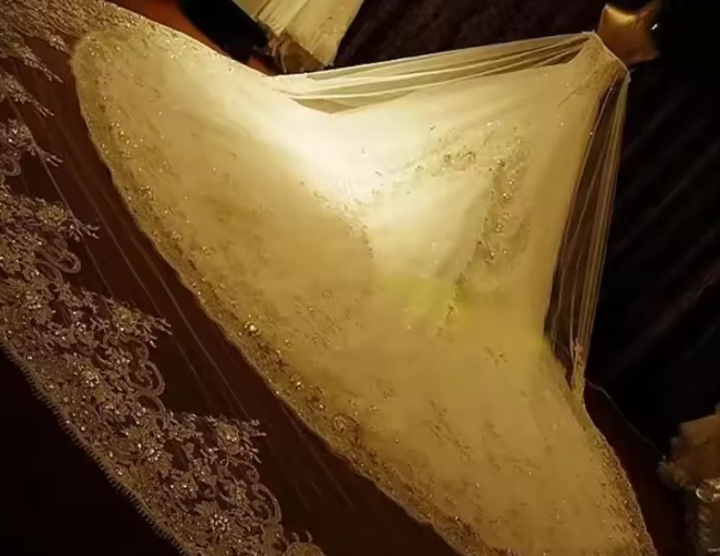 wedding dress dubai full of crystal