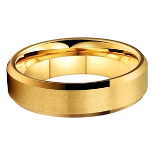Bague <span class=keywords><strong>de</strong></span> fiançailles et <span class=keywords><strong>de</strong></span> mariage tendance en carbure <span class=keywords><strong>de</strong></span> tungstène doré, finition mate biseautée 6 mm, vente en gros, pour hommes et femmes, par Coolstyle Jewelry - Product Image 2