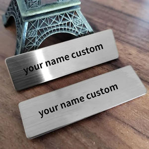 Portatarjetas de nombre personalizado en placa de metal plateado cepillado icono de nombre para etiqueta de identificación personalizada 70X20mm insignia que no se decolora - Product Image 1
