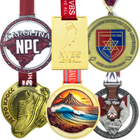Médaille de sport personnalisée en acier inoxydable plaqué or pour enfant, modèle de patin à roulettes de football américain, design sur mesure