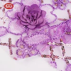 China Hersteller beliebte 3D-Blume Pailletten Stickerei Mesh Stoff für Brautkleid
