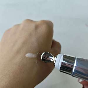 <span class=keywords><strong>Acide</strong></span> <span class=keywords><strong>hyaluronique</strong></span> liquide brillant en tube à presser, marque privée OEM, effet extrême de gonflement des lèvres, booster de lèvres épicé, biologique, végétalien - Product Image 2